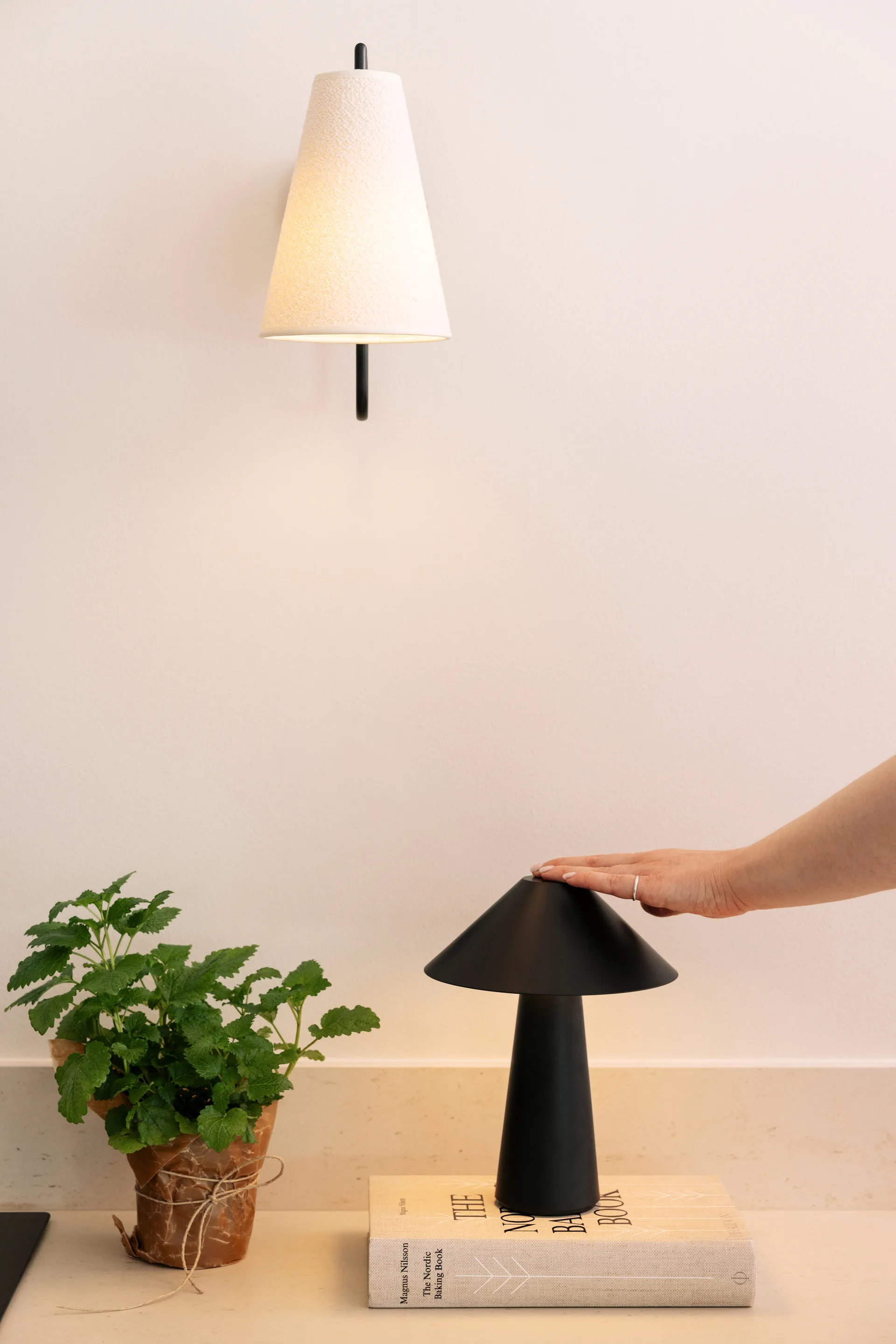 Cannes portable Tischleuchte, Schwarz Globen Lighting