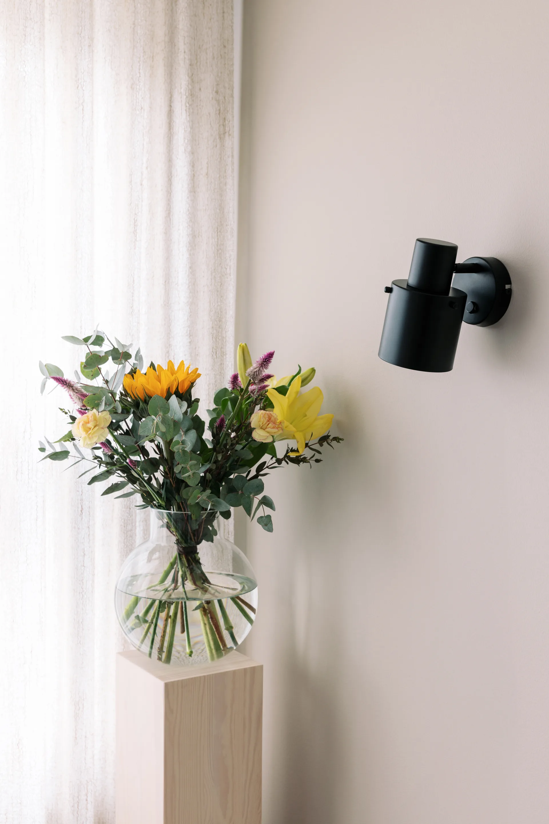 Clark 1 Wandleuchte, Schwarz Globen Lighting