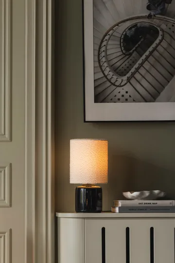 Florian Tischleuchte - Weiß Bouclé/schwarz, Ø20x39 cm - Globen Lighting