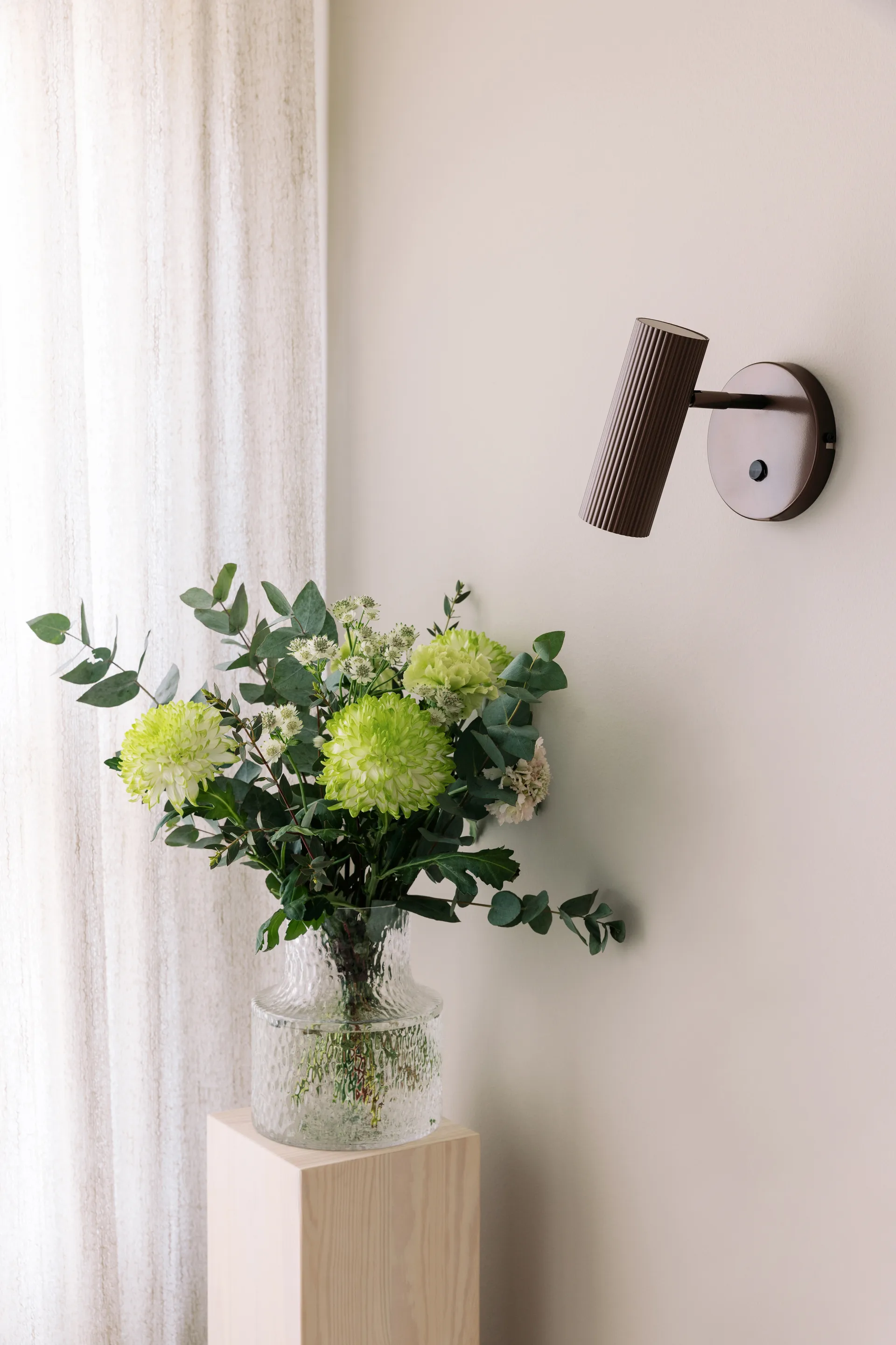 Hubble Wandleuchte, Bronze Globen Lighting