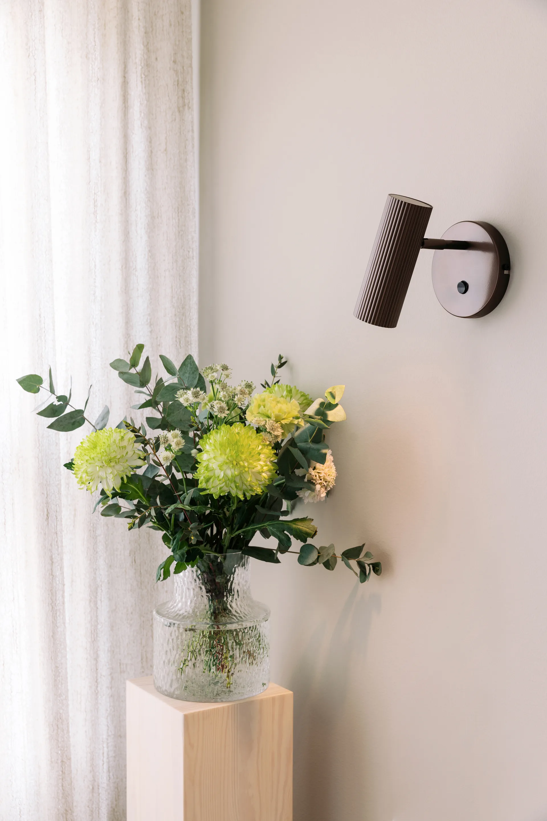 Hubble Wandleuchte, Bronze Globen Lighting