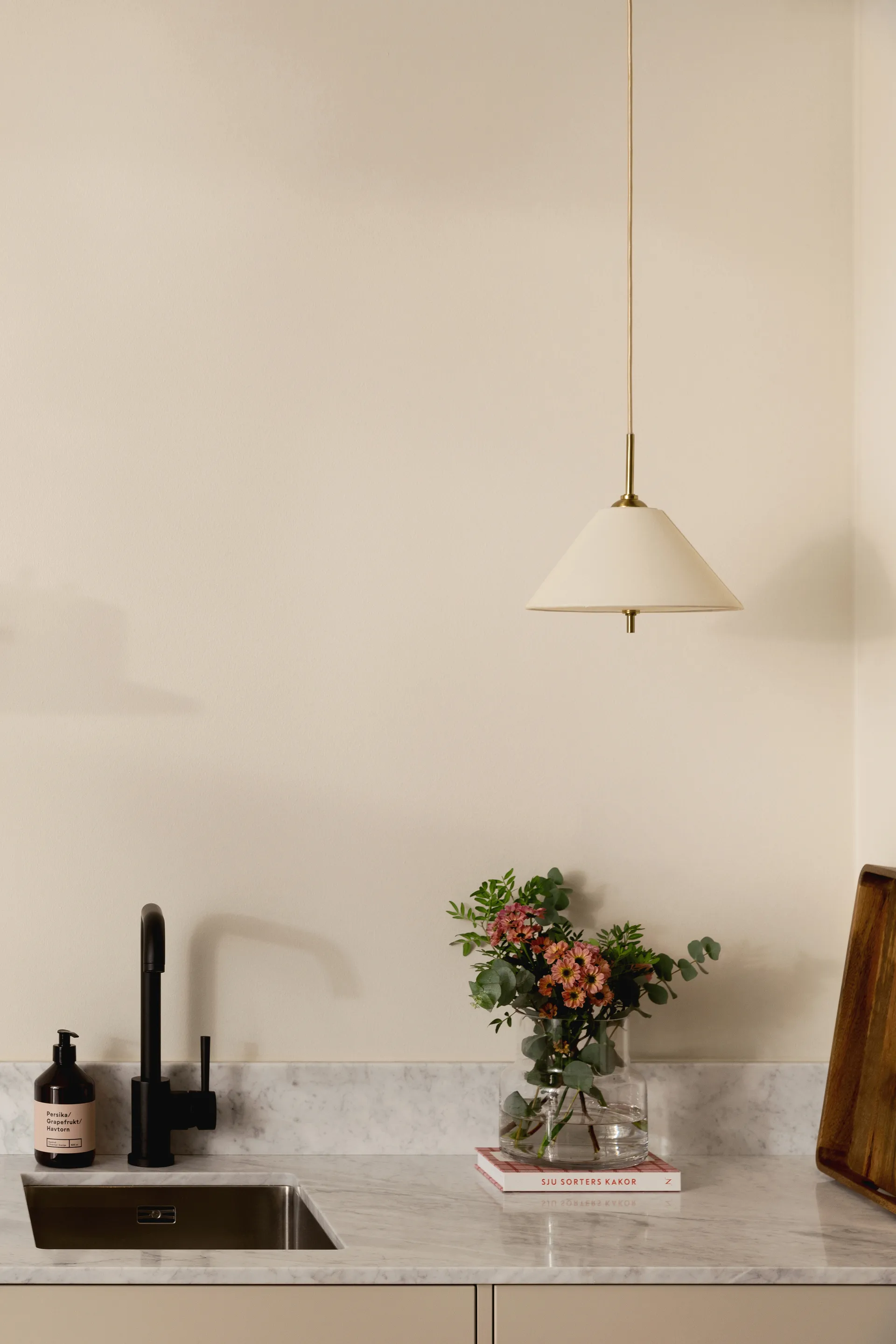 Iris Pendelleuchte 25, Creme Globen Lighting