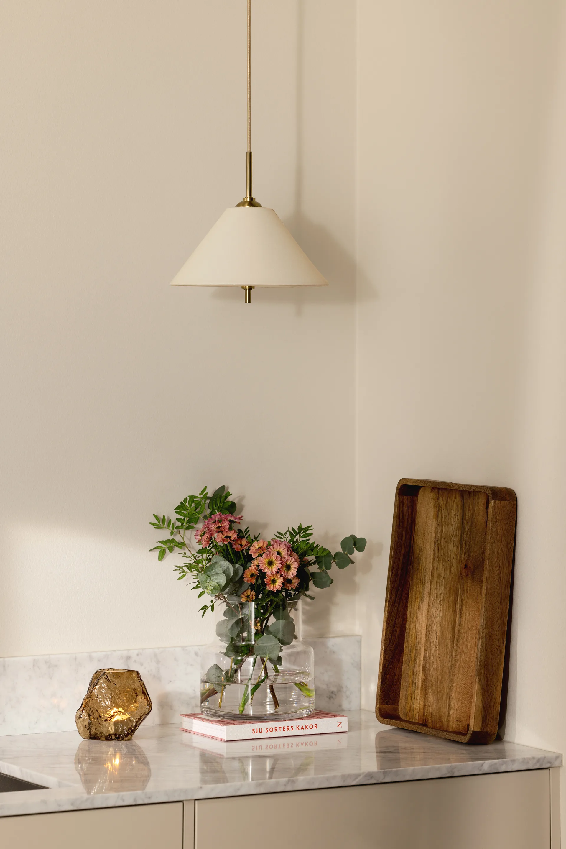 Iris Pendelleuchte 25, Creme Globen Lighting