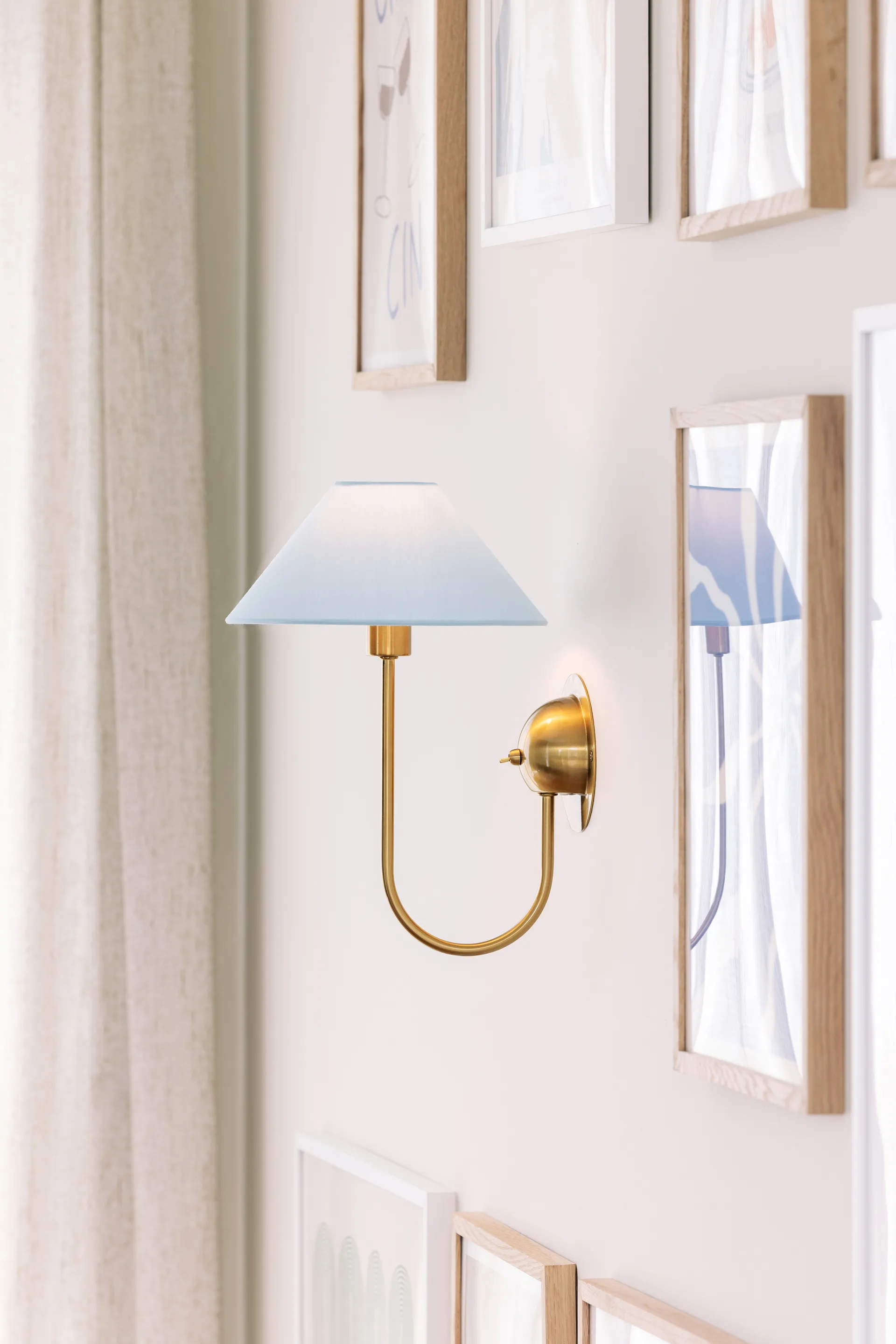 Iris Wandleuchte, Grau-Blau Globen Lighting