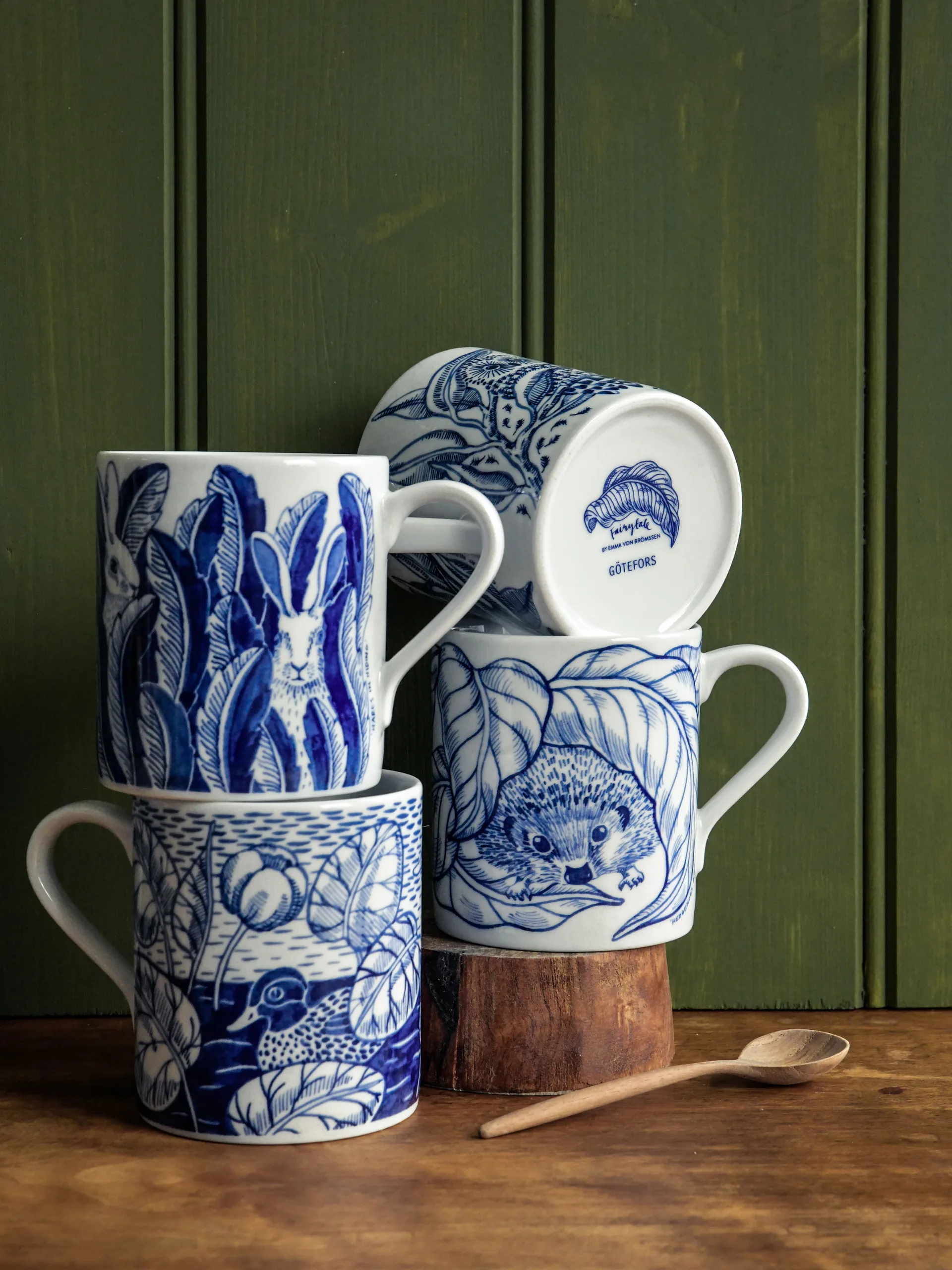 Hares in hiding Tasse 35cl, Blau Götefors Porslin
