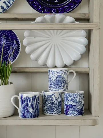 Hares in hiding Tasse 35cl - Blau - Götefors Porslin