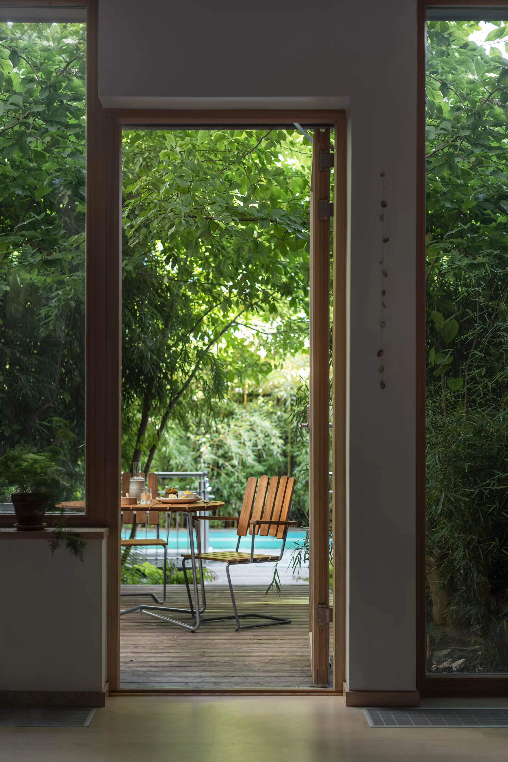 9A Esstisch, Teak-Gestell warmverzinkt Ø100 cm Grythyttan Stålmöbler