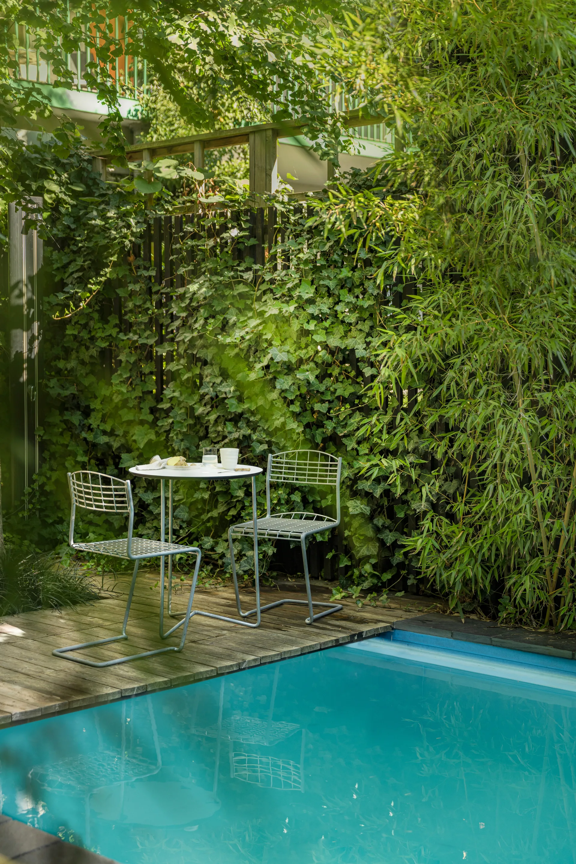 High Tech Tisch, Weiß- Gestell warmverzinkt, Ø60 cm Grythyttan Stålmöbler