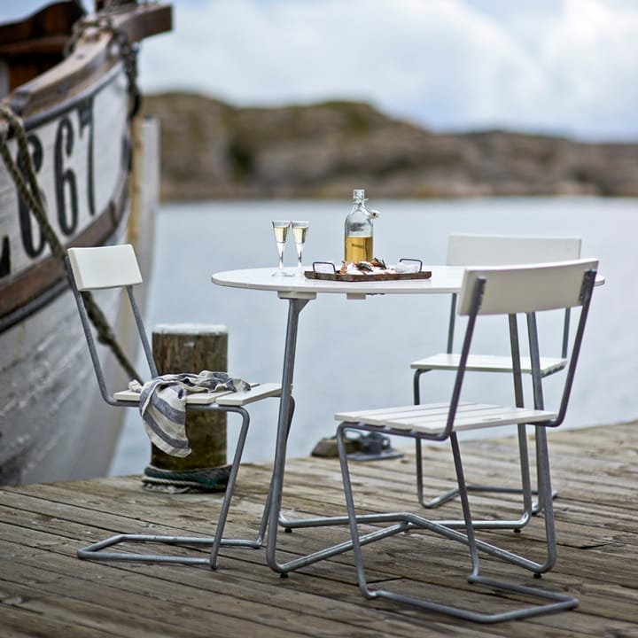 Stuhl 1 - Eiche weiß lackiert, warmverzinkt - Grythyttan Stålmöbler