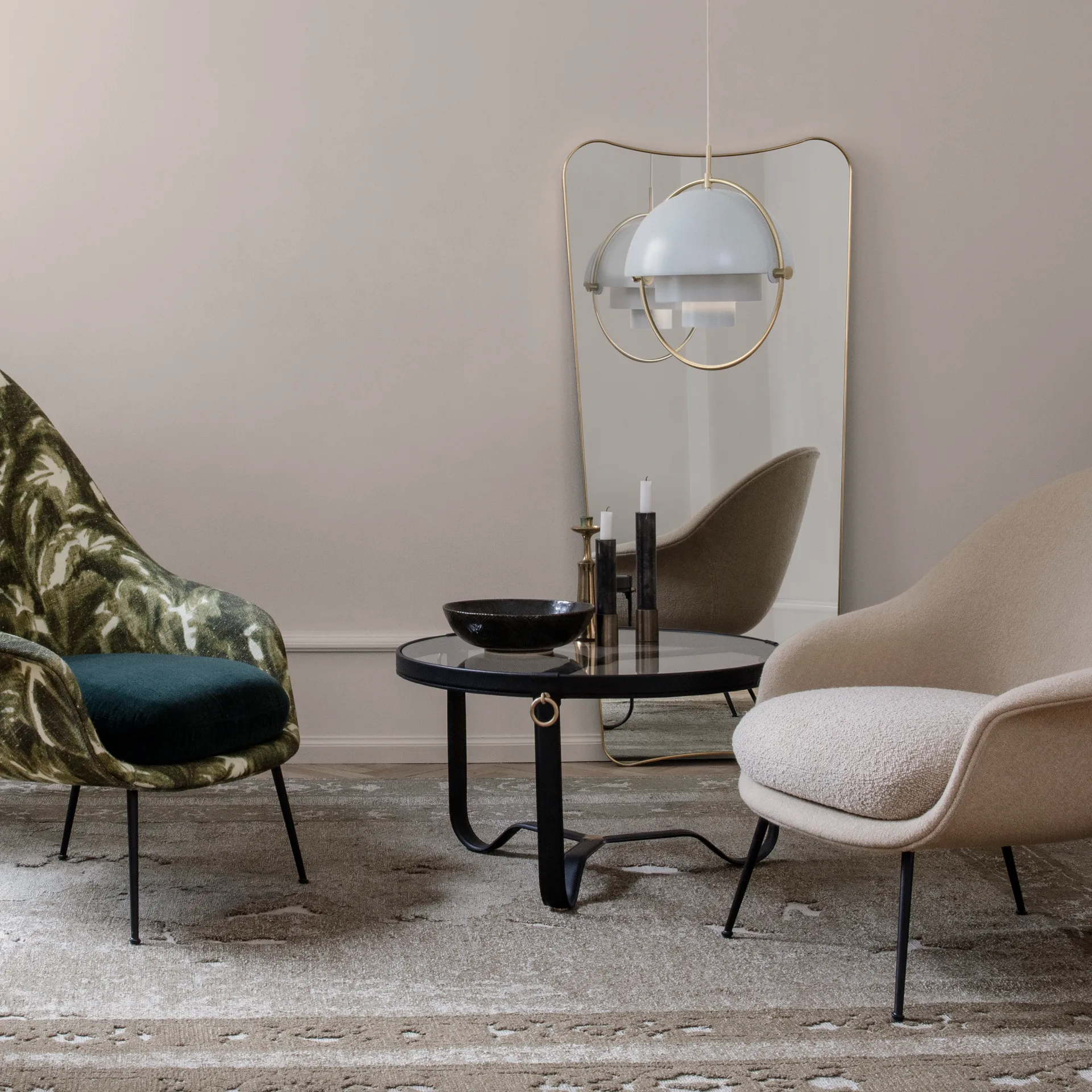 Adnet Beistelltisch Ø70cm, Schwarz GUBI