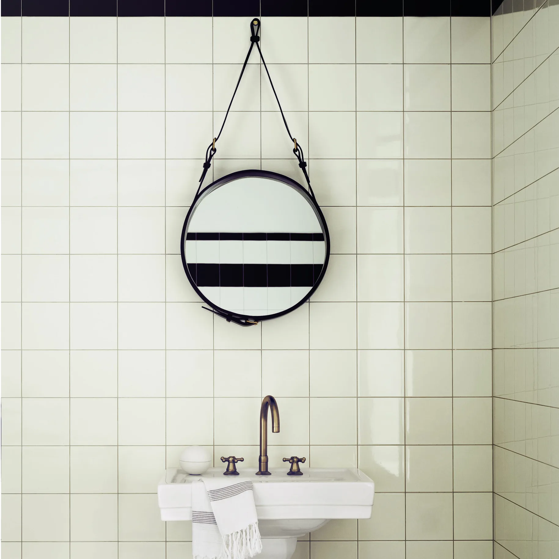 Adnet Circulaire Spiegel S, Schwarz GUBI