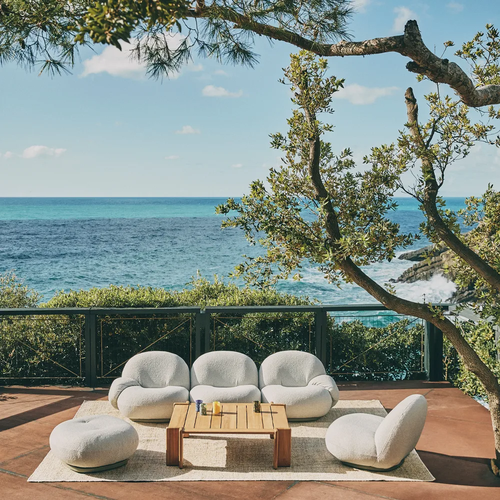 Atmosfera Couchtisch 113 x 110cm, Teak GUBI