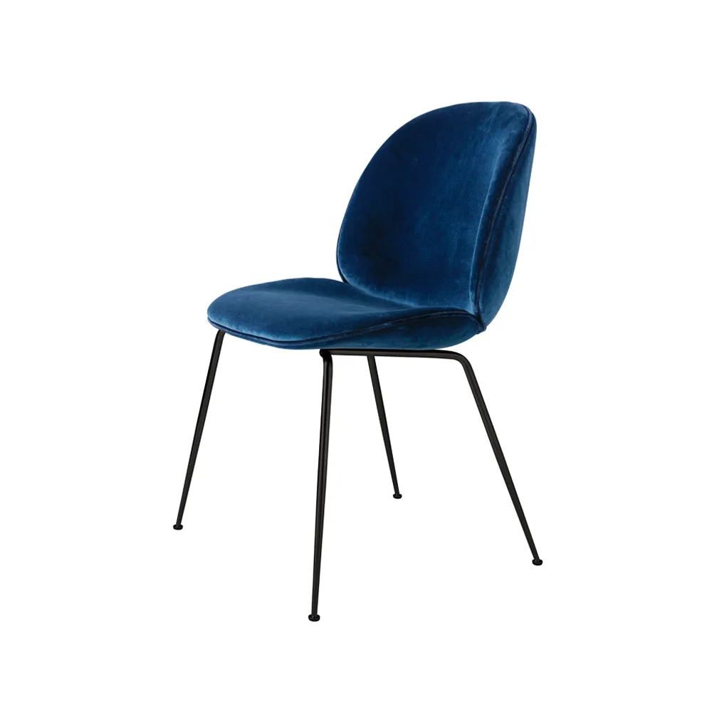 Beetle dining chair fully upholstered conic base, Stoff velluto cotone 970 dunkelblau, Gestell aus schwarzem Stahl GUBI