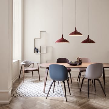 Beetle Stuhl Kunststoff schwarze Holzbeine - Sweet pink - GUBI