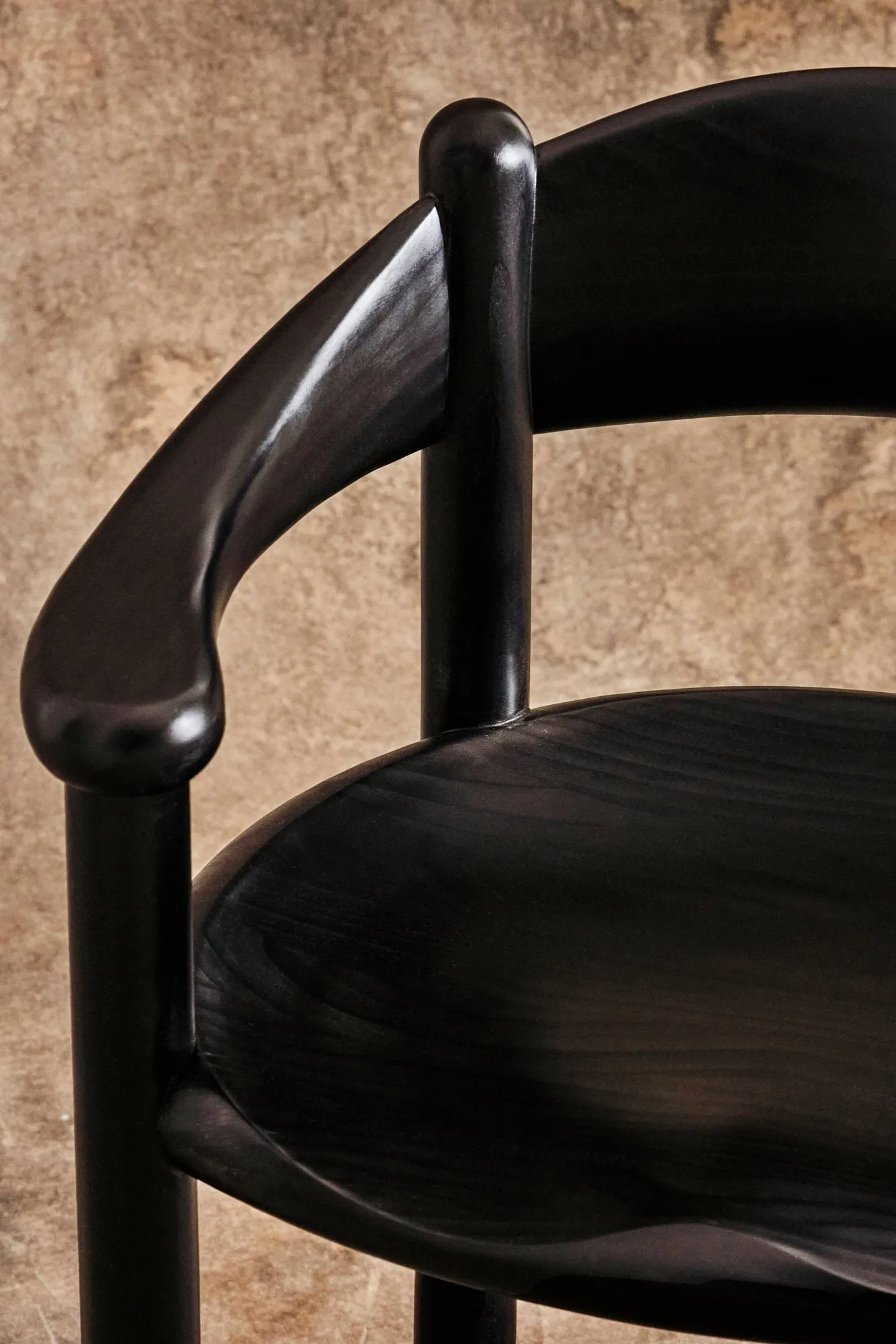 Daumiller Armlehnstuhl, Brown-black pine GUBI