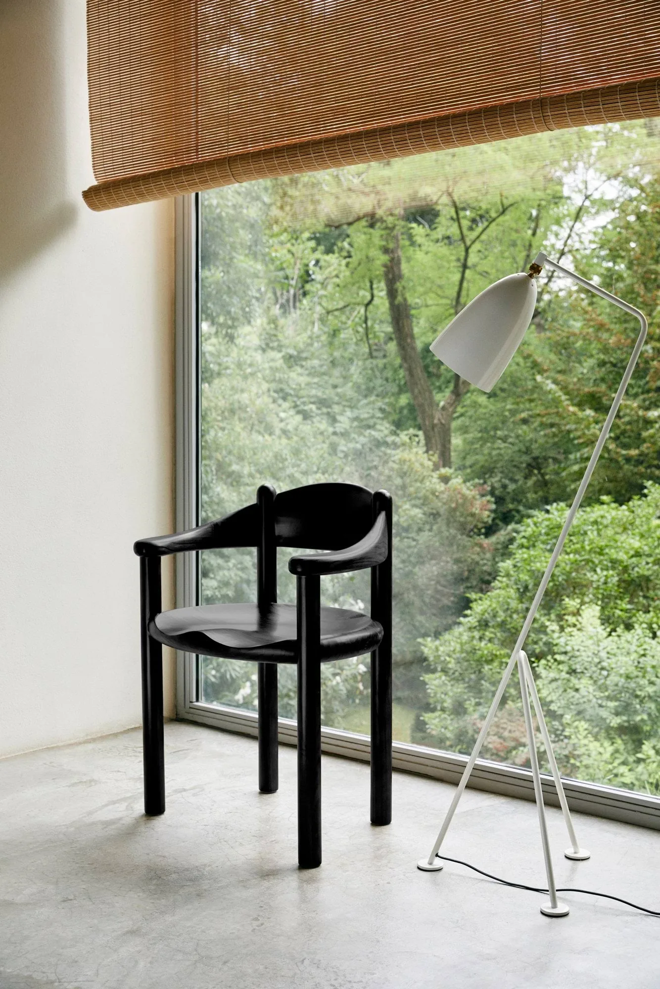 Daumiller Armlehnstuhl, Brown-black pine GUBI