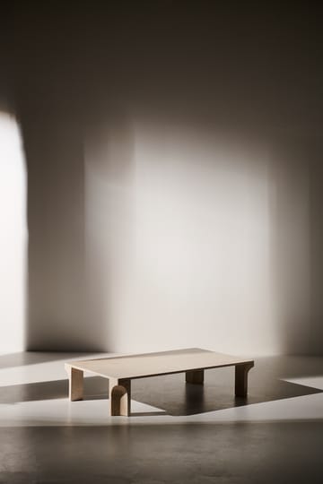 Doric Couchtisch 80 x 140 cm - Neutral-White-Travertine - Gubi
