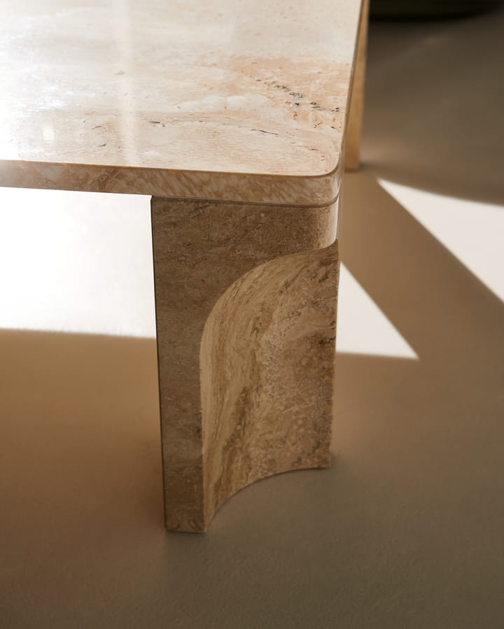 Doric Couchtisch 80 x 80 cm, Neutral-White-Travertine GUBI