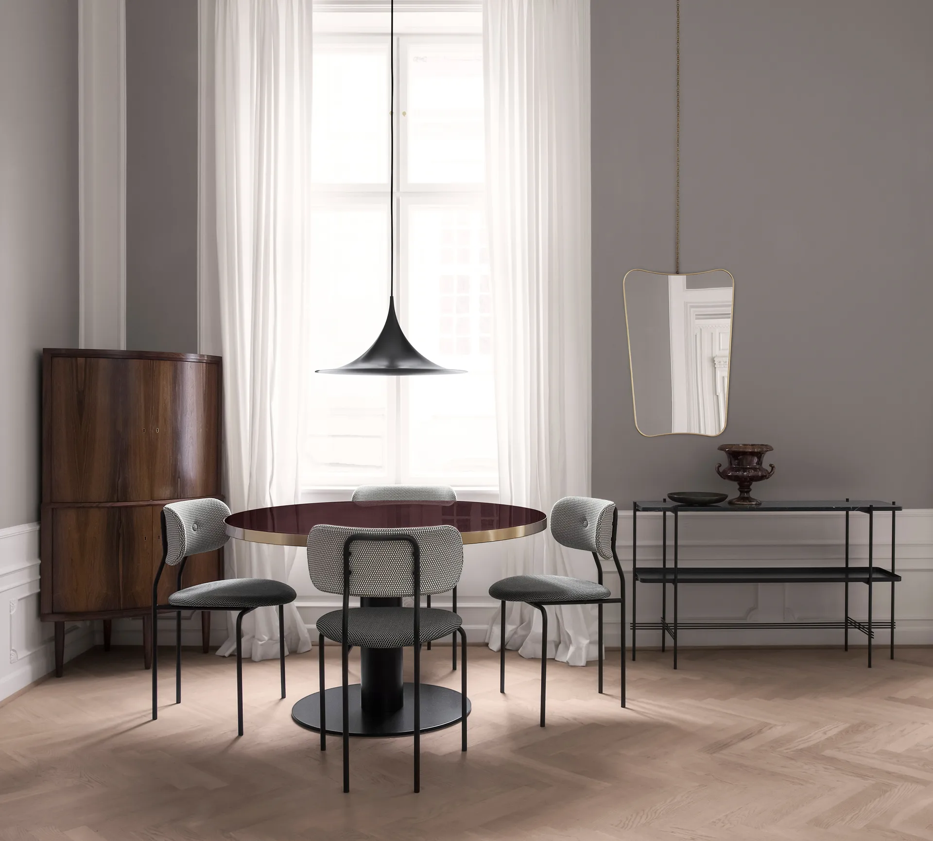 F.A.33 Rectangulaire Spiegel, Messing GUBI