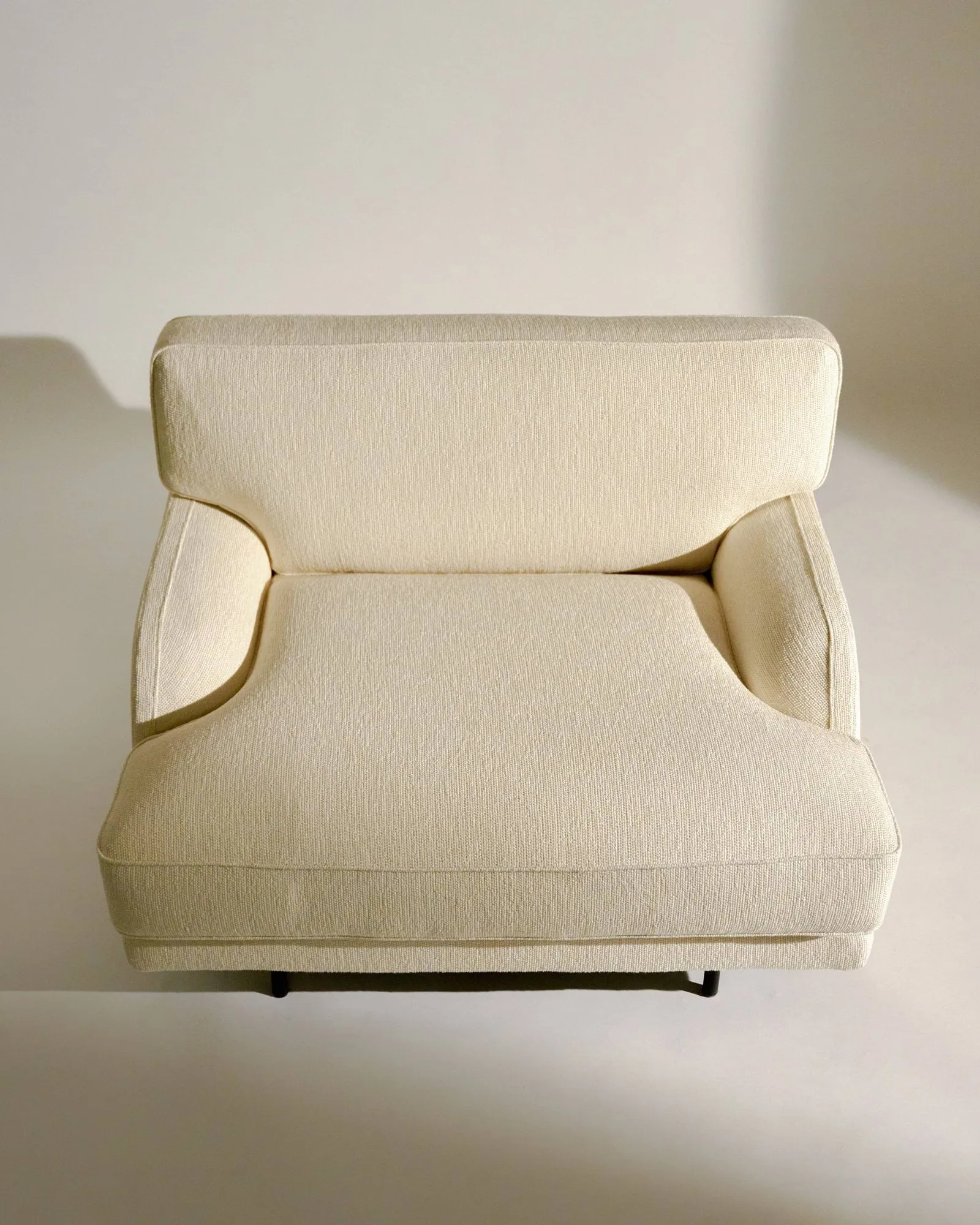 Flaneur Loungesessel, Bouclé 001-matt Schwarz GUBI
