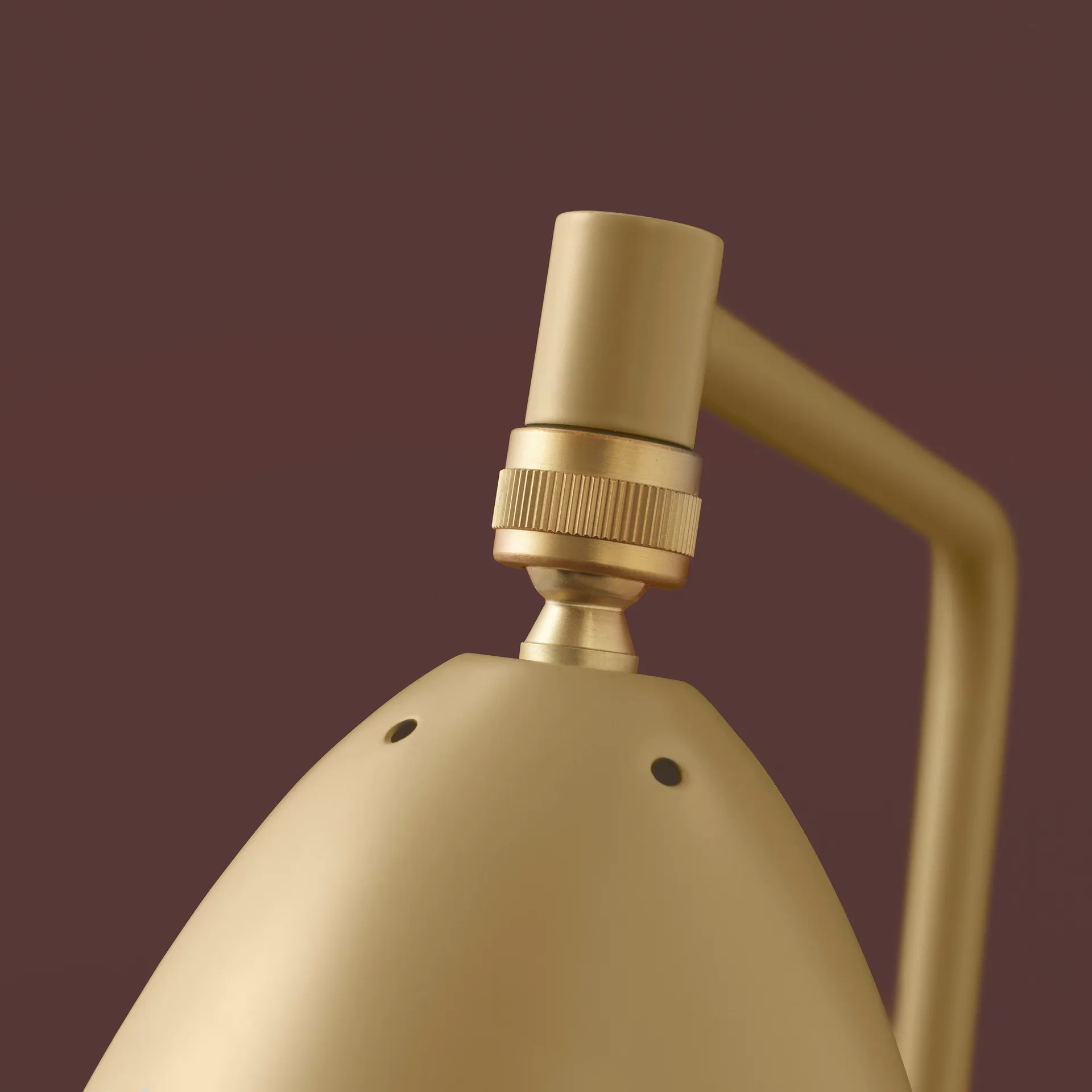 Gräshoppa Stehleuchte, Olivbraun GUBI