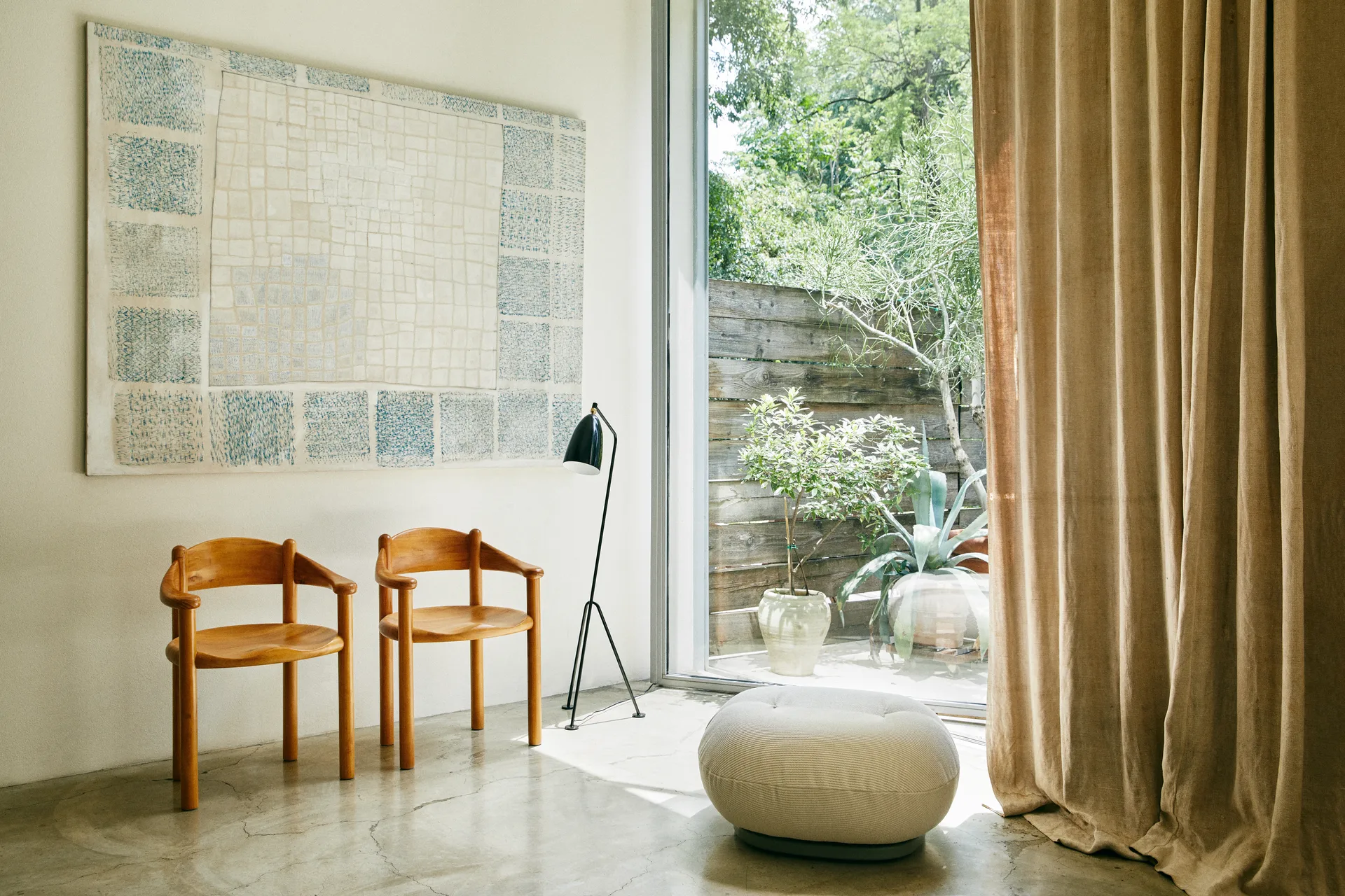 Gräshoppa Stehleuchte poliert, Black GUBI