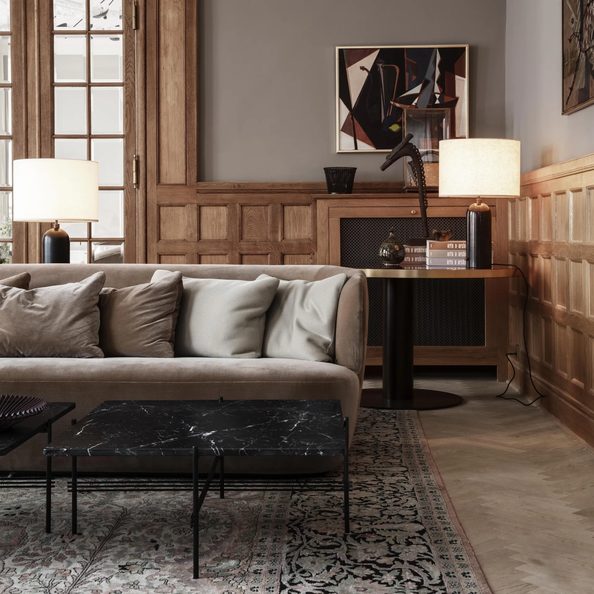 Gravity S Tischleuchte, Blackend steel, weißer Schirm GUBI