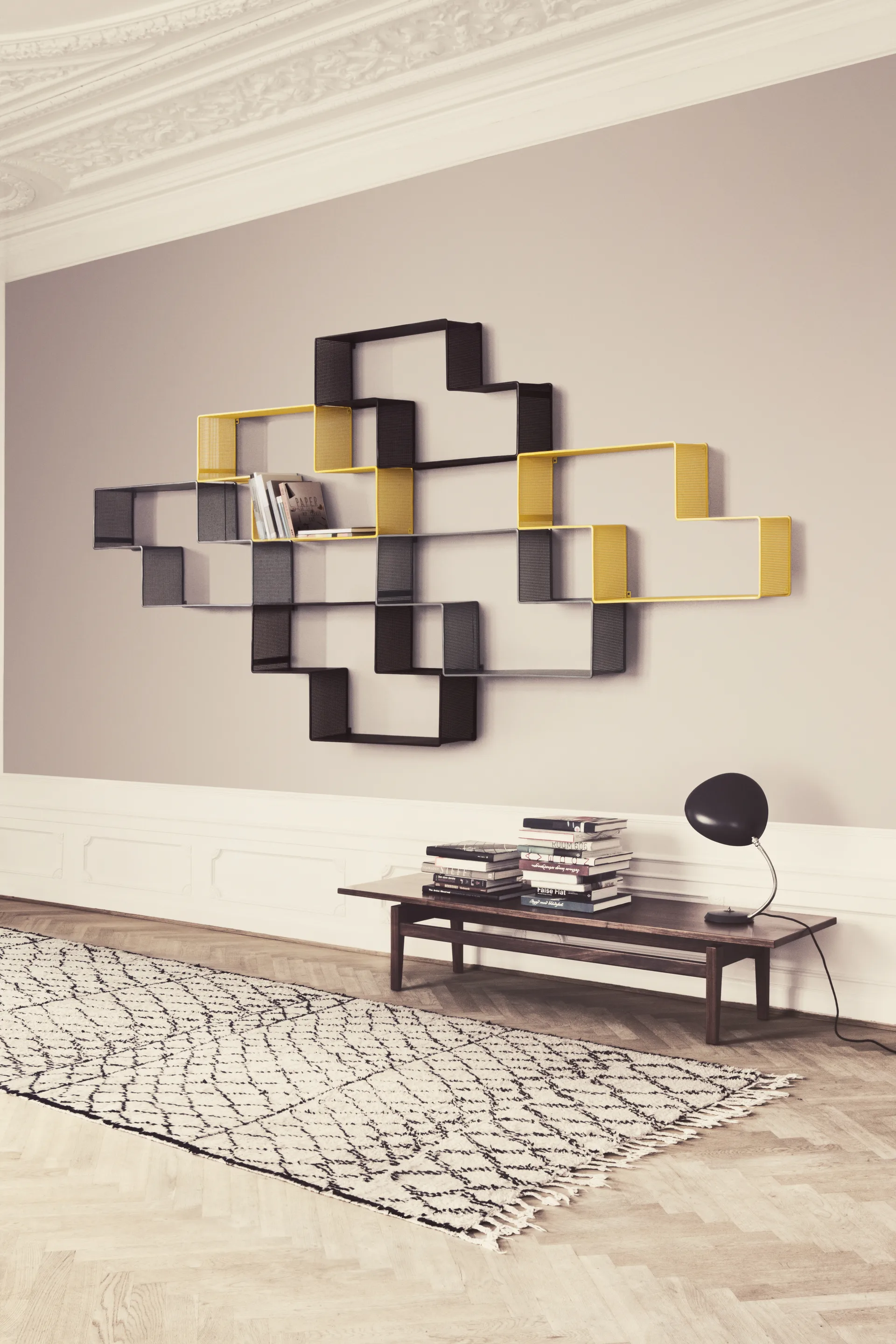 Matégot Dedal Bücherregal, Cream White Semi Matt GUBI