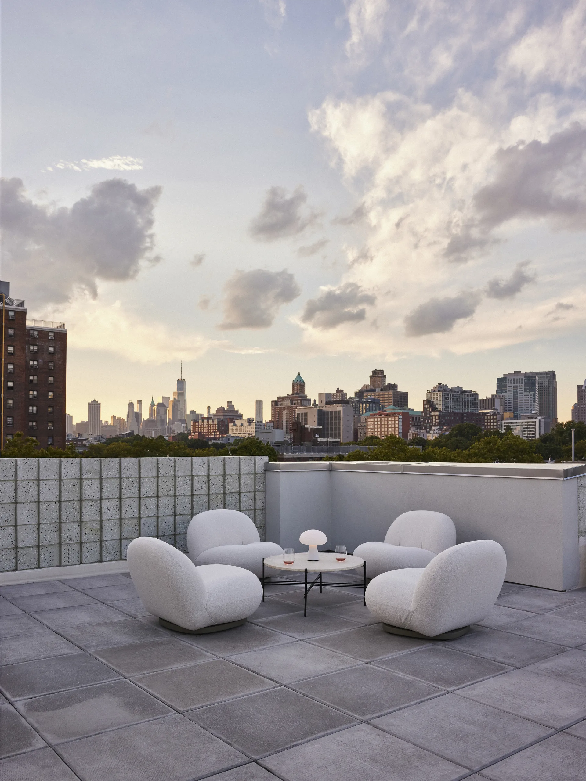 Obello Tischleuchte, Frosted Glass GUBI