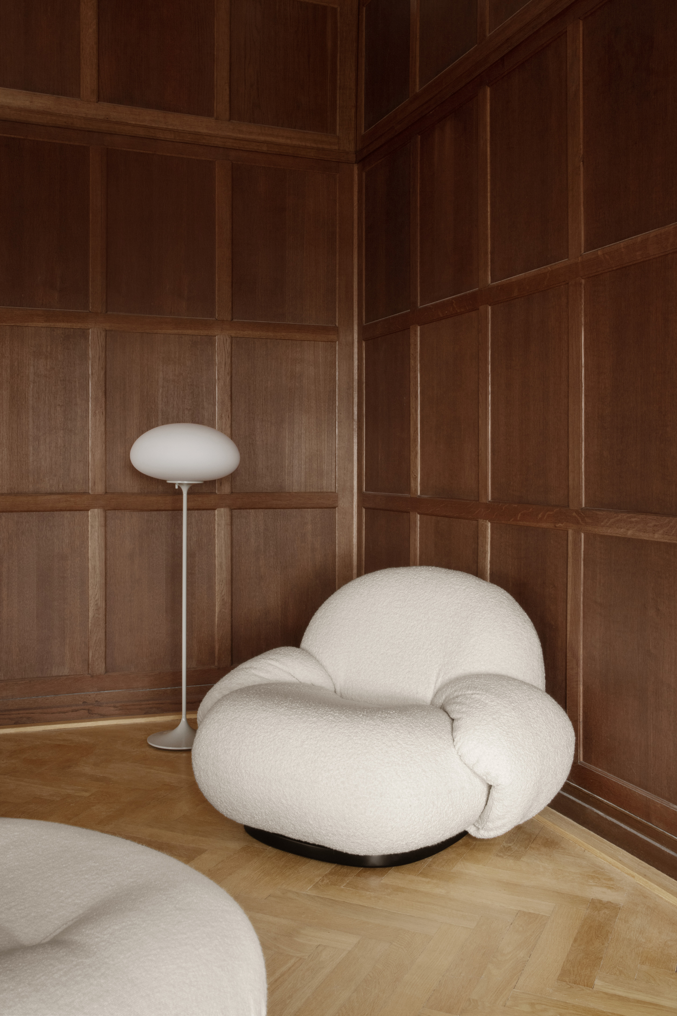 Pacha Loungesessel mit Armlehne GUBI NordicNest