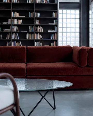 Pedrera Beistelltisch - Schwarz semimatt-Strukturglas transparent - GUBI