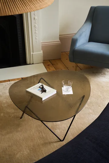 Pedrera Couchtisch - Schwarz semimatt-Strukturglas brons - GUBI