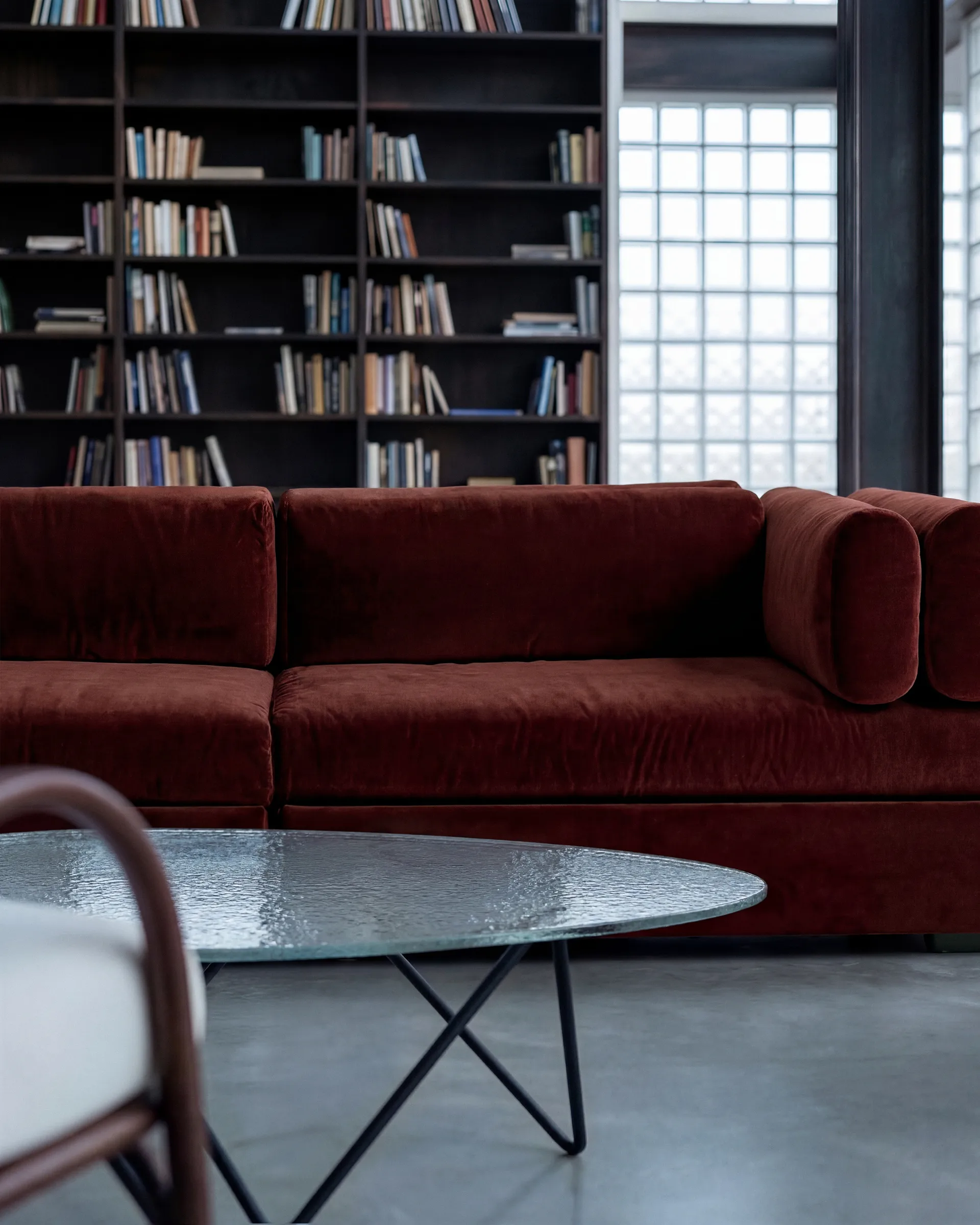 Pedrera Couchtisch, Schwarz semimatt-Strukturglas transparent GUBI