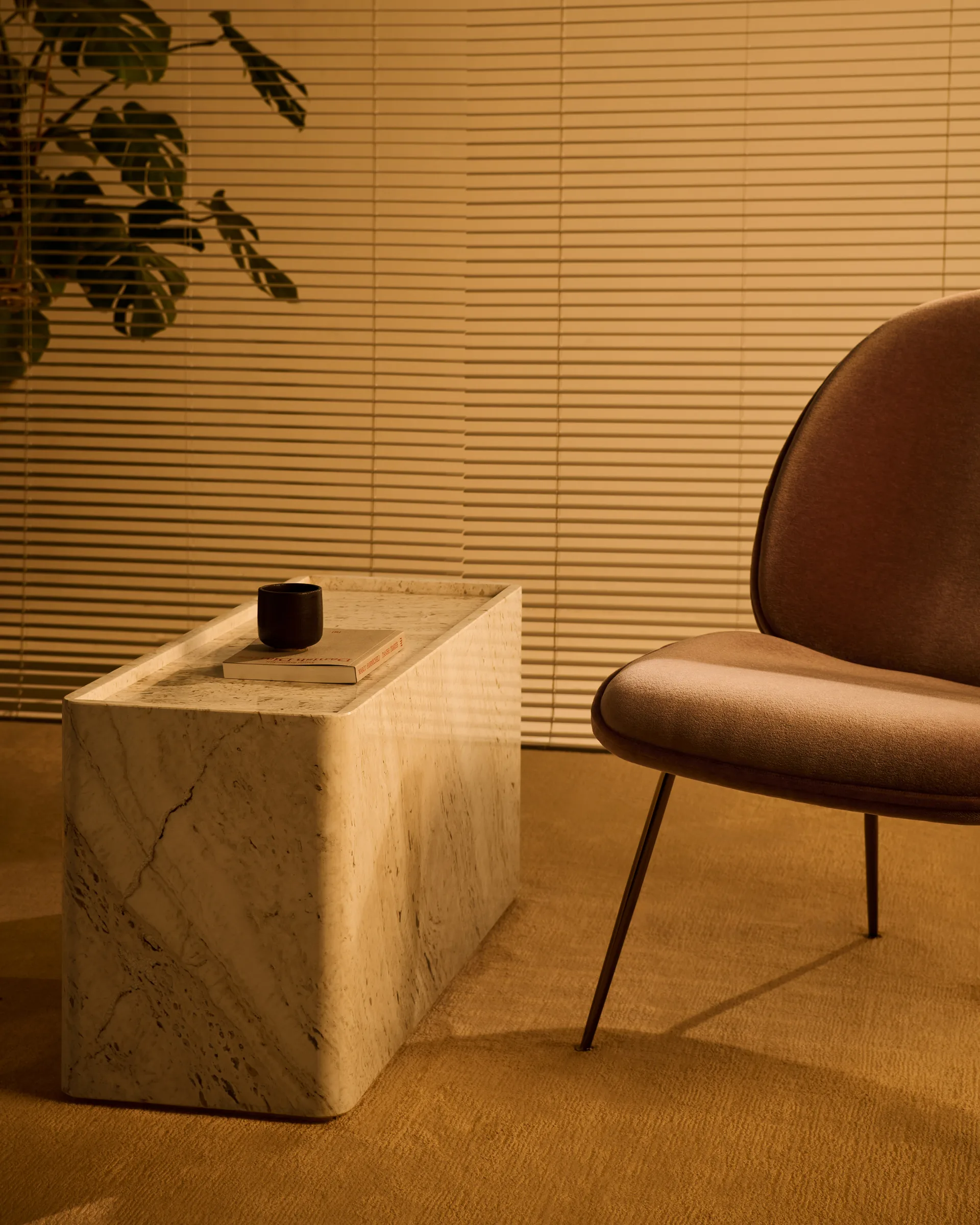 Pietra Beistelltisch 30x80x40 cm, Neutral white travertine GUBI