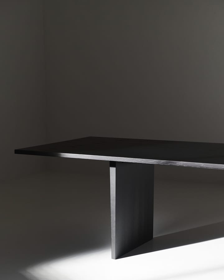 Private Esstisch 100 x 320 cm - Braun-Eiche schwarz gebeizt - Gubi