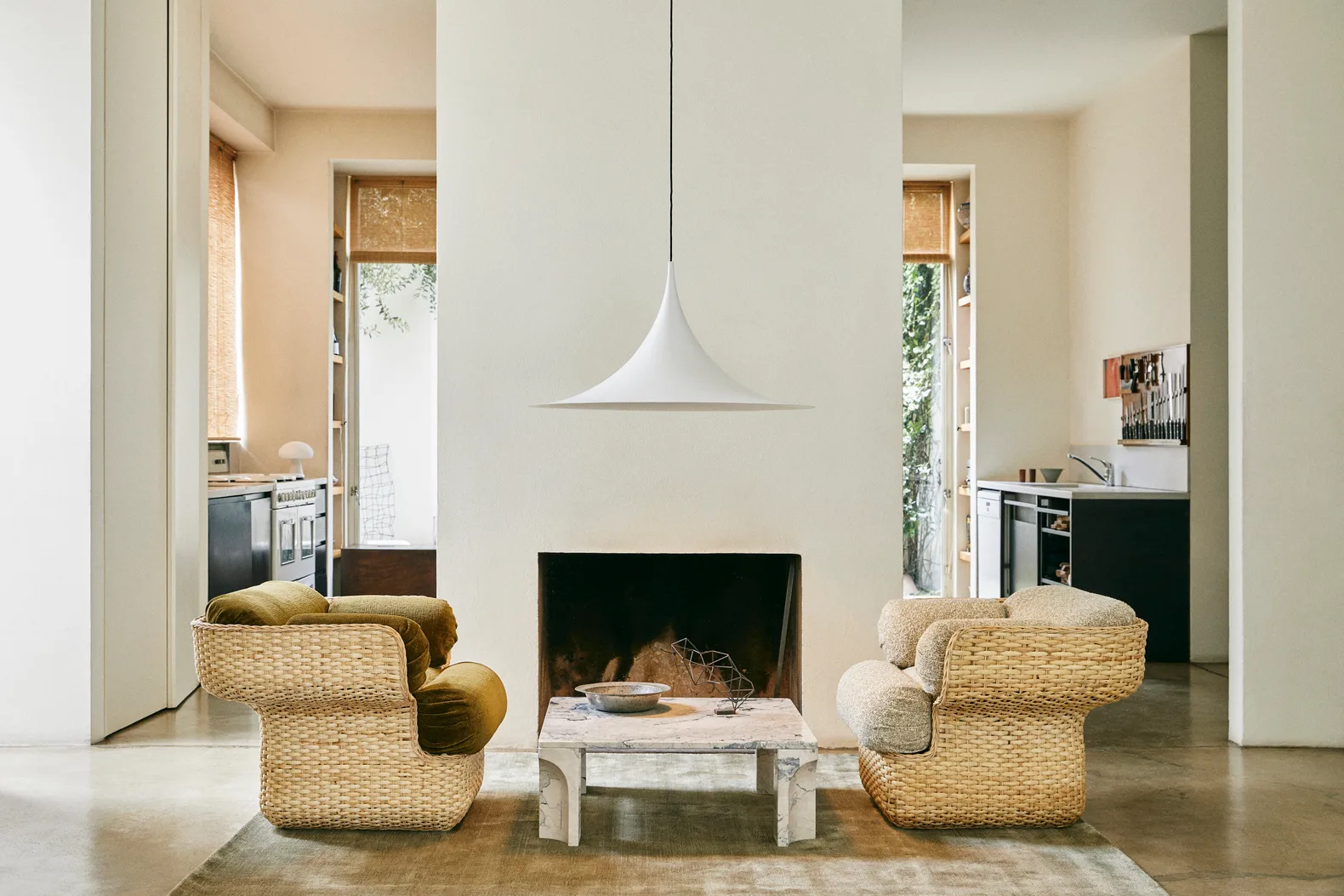 Semi Ø90 Pendelleuchte, White semi matt GUBI