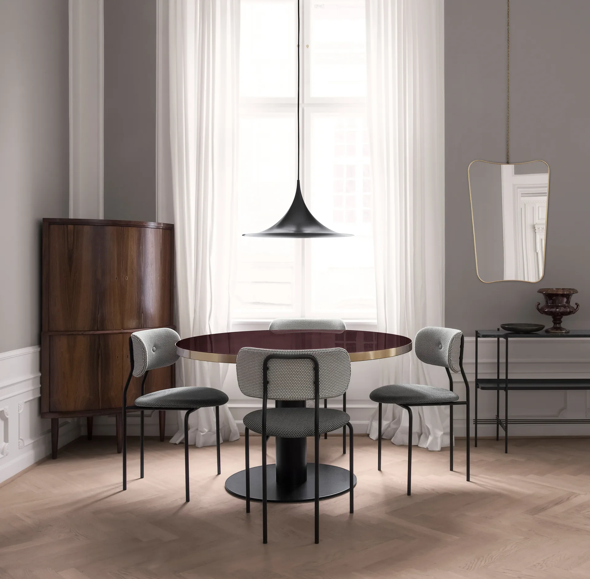 Semi Pendelleuchte Ø 47cm, Black semi matt GUBI