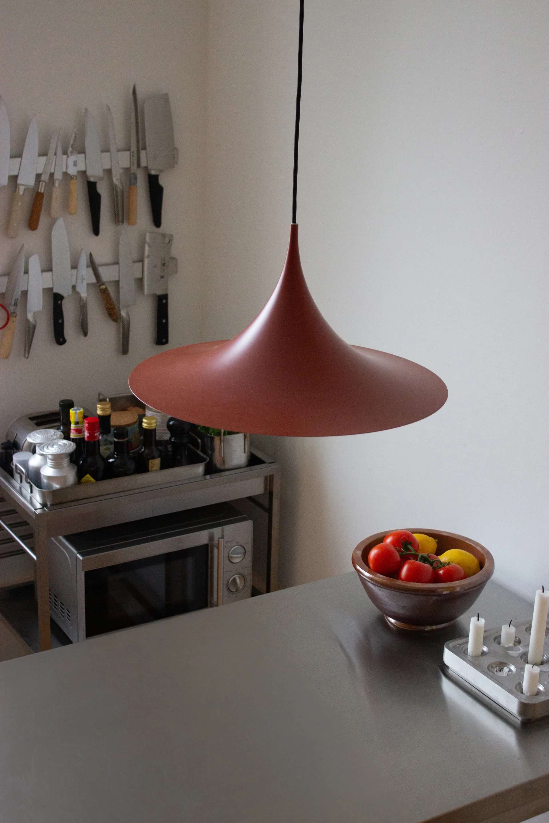 Semi Pendelleuchte Ø 47cm, Special Edition Auburn Red semi matt GUBI