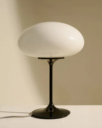 Stemlite Tischleuchte - Black chrome-Opalglas, 42 cm - GUBI