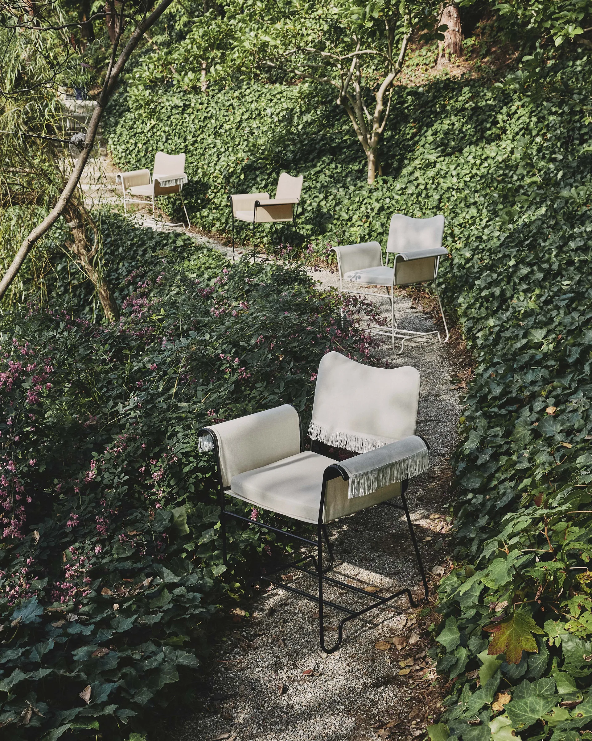 Tropique Armlehnstuhl mit Fransen, Black-Leslie 12 GUBI