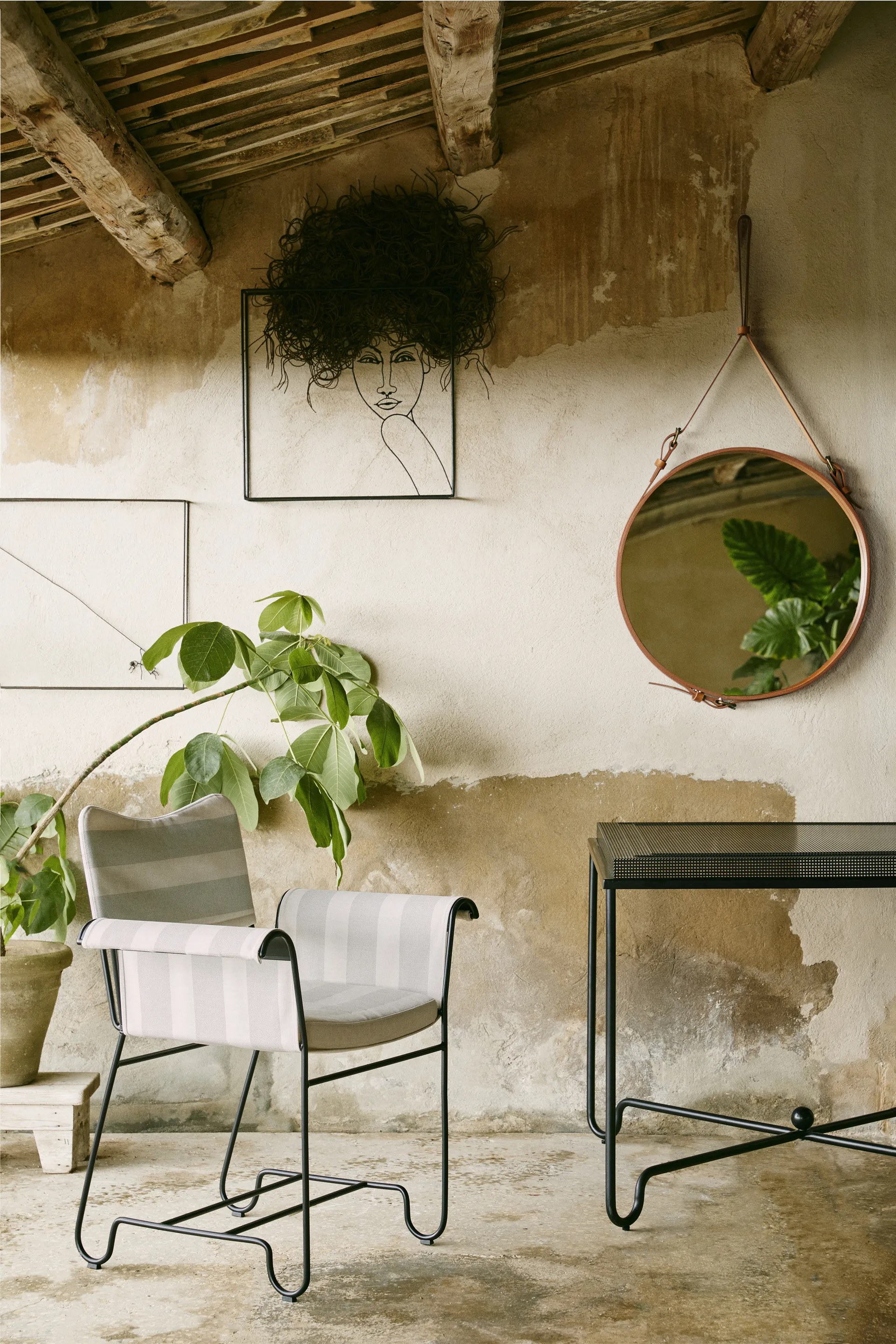 Tropique Tisch 90 x 90 x 75cm, Classic black GUBI