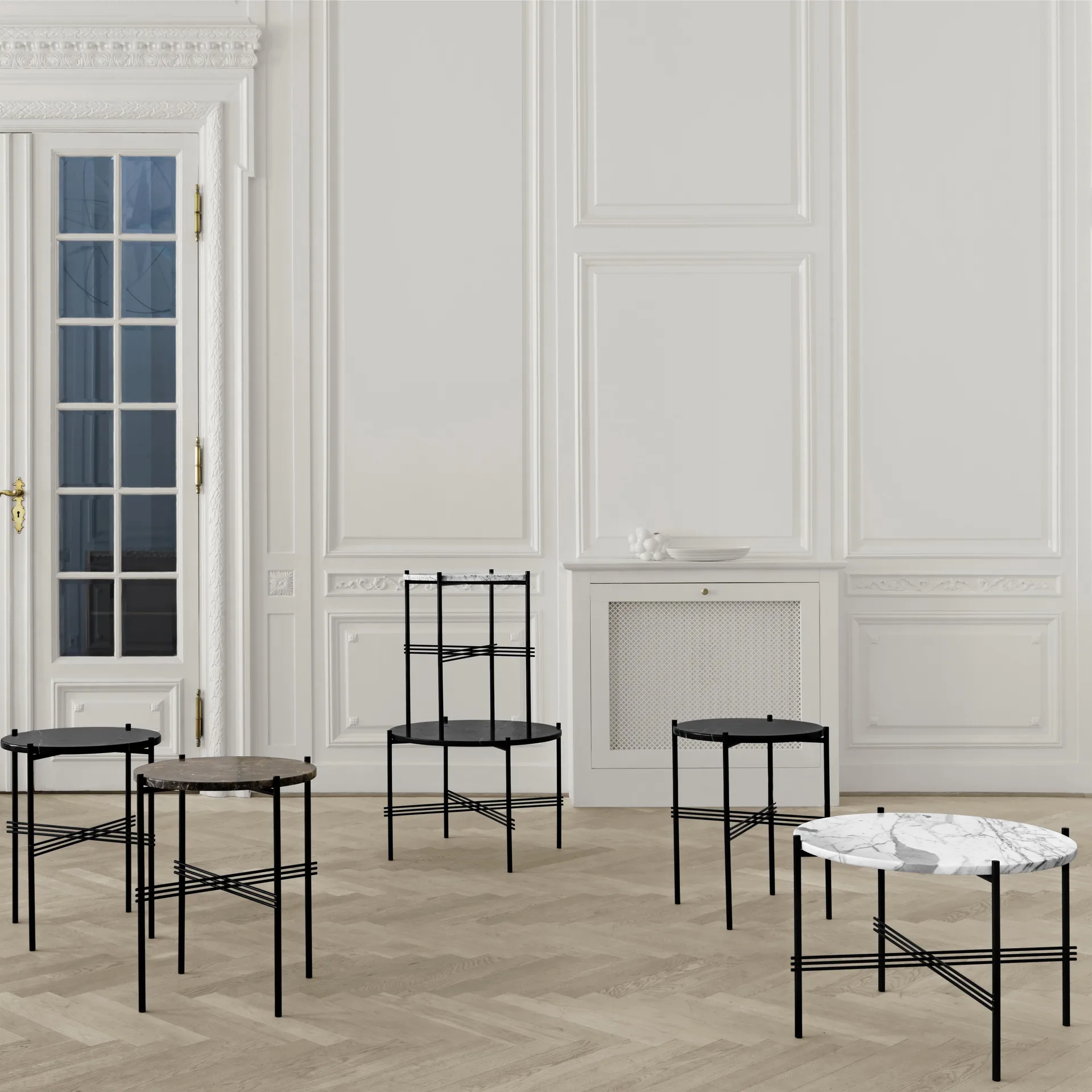 TS Beistelltisch schwarze Beine Ø 55cm, Schwarzer Marmor GUBI