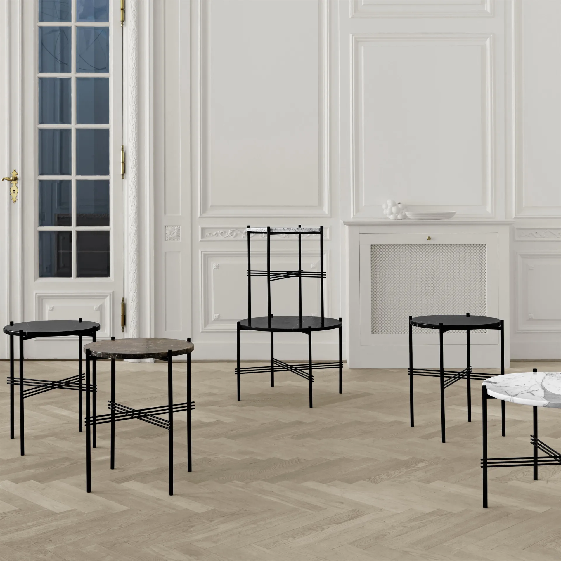 TS Tisch schwarze Beine Ø 40cm, Schwarzer Marmor GUBI