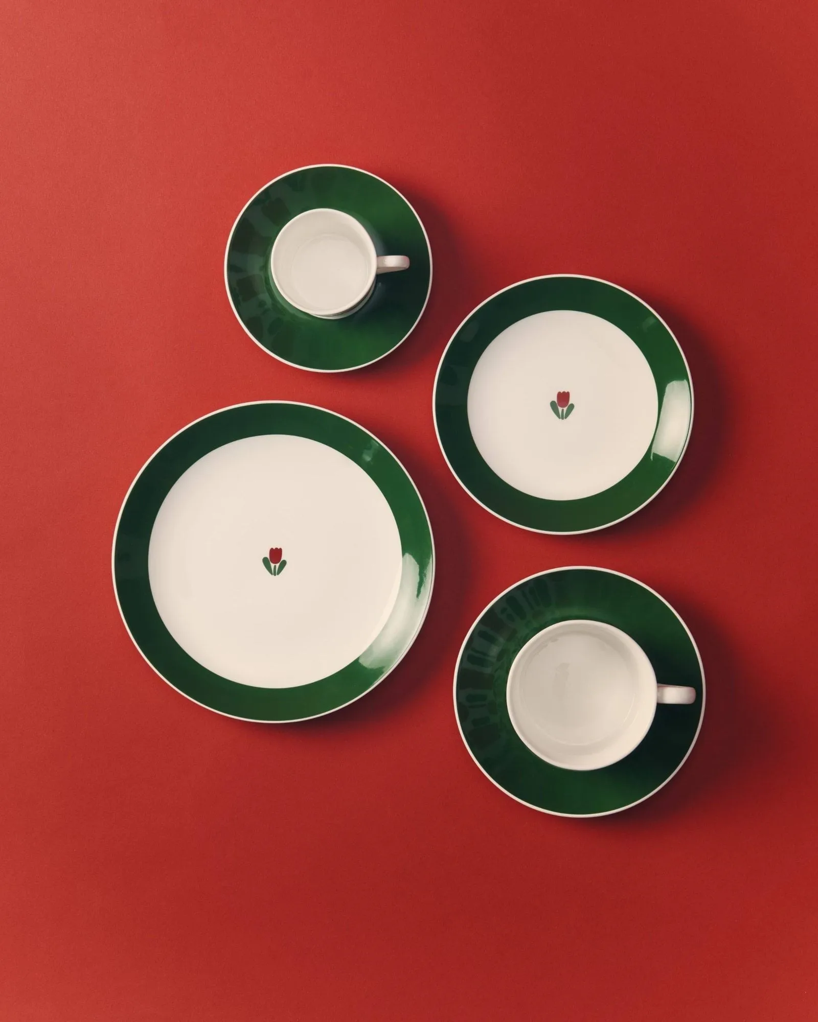 JULIANA Teller, Rot, ohne Rand, Ø18 cm Gustafsbergs Porslinsfabrik