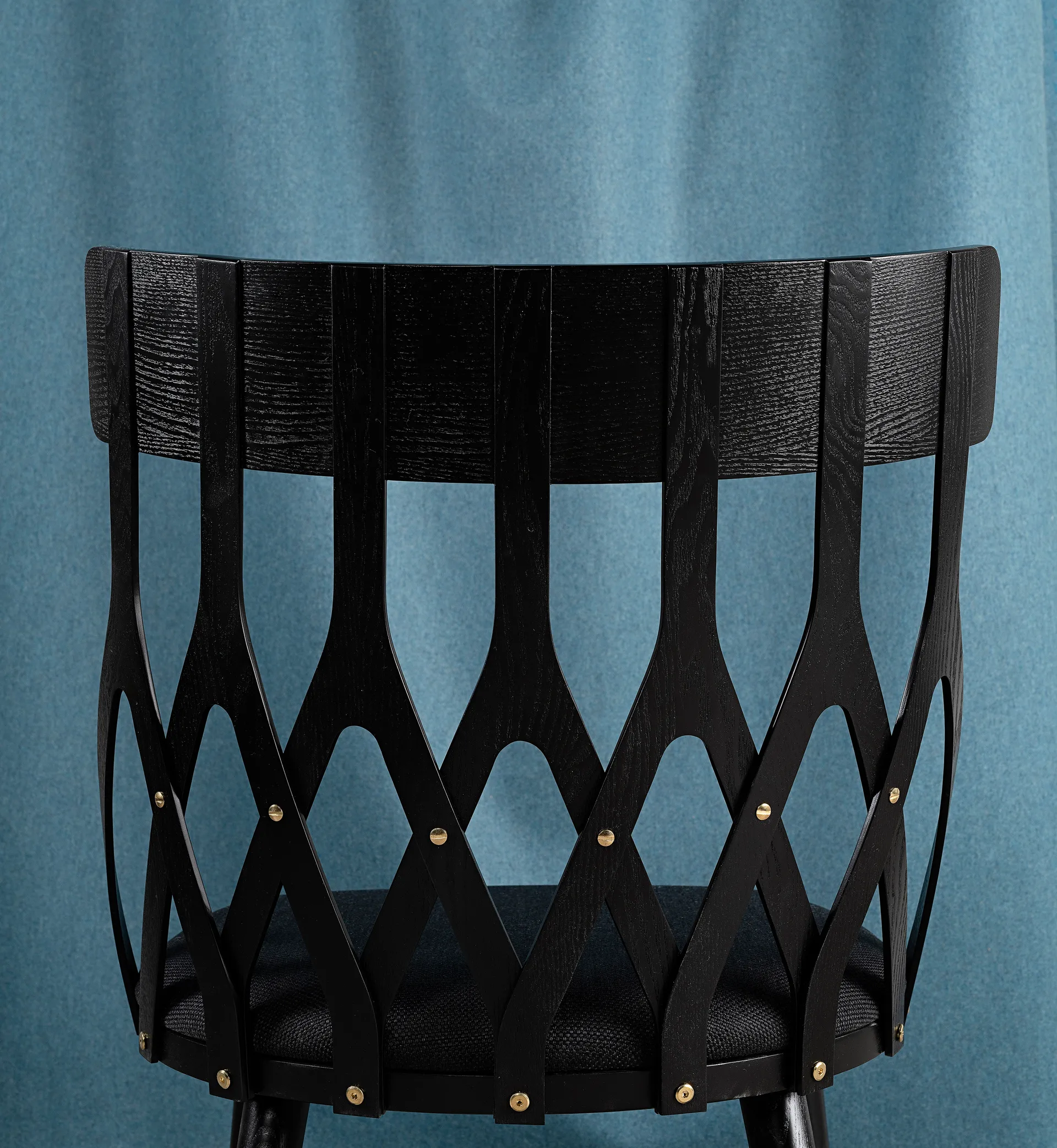 Y5 Loungestuhl, Schwarz gebeizt-schwarzes Kissen Hans K