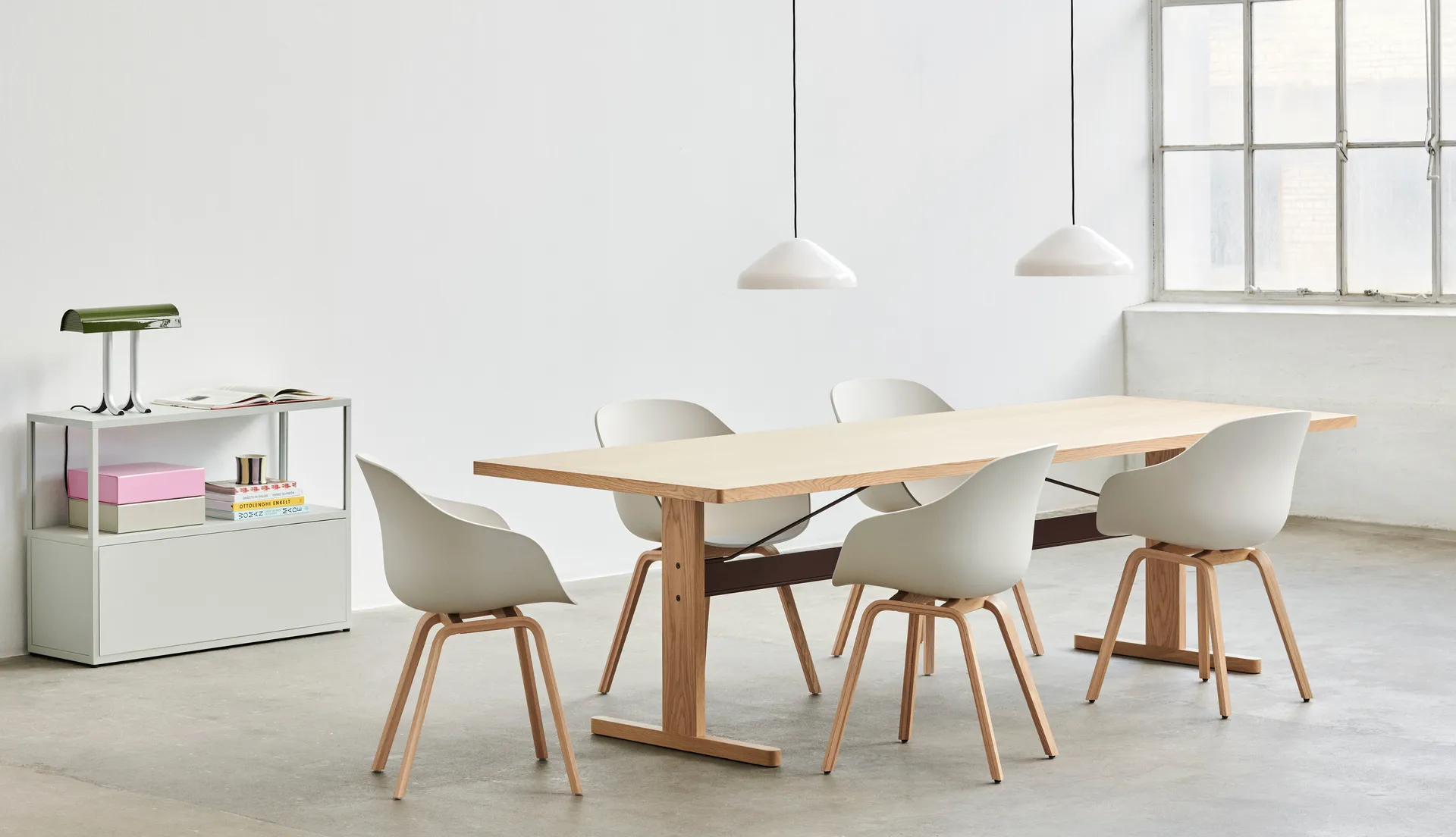 About a Chair 22 2.0 Stuhl, Weiß lackiertes Eichen­gestell HAY