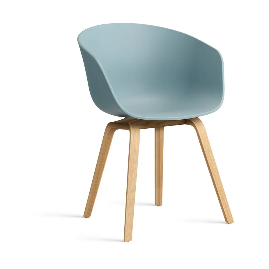 About a Chair 22 Stuhl, Dusty blue-lackiertes Eichen­gestell HAY