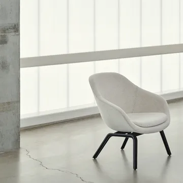 About a Lounge 83 Loungesessel - Black dark brown melange-schwarze Eichenbeine - HAY