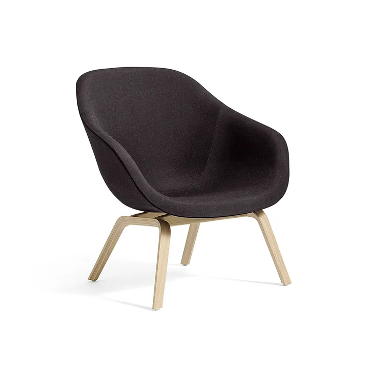 About a Lounge 83 Loungesessel - Tyg black dark brown melange-såpat Eichen­gestell - HAY