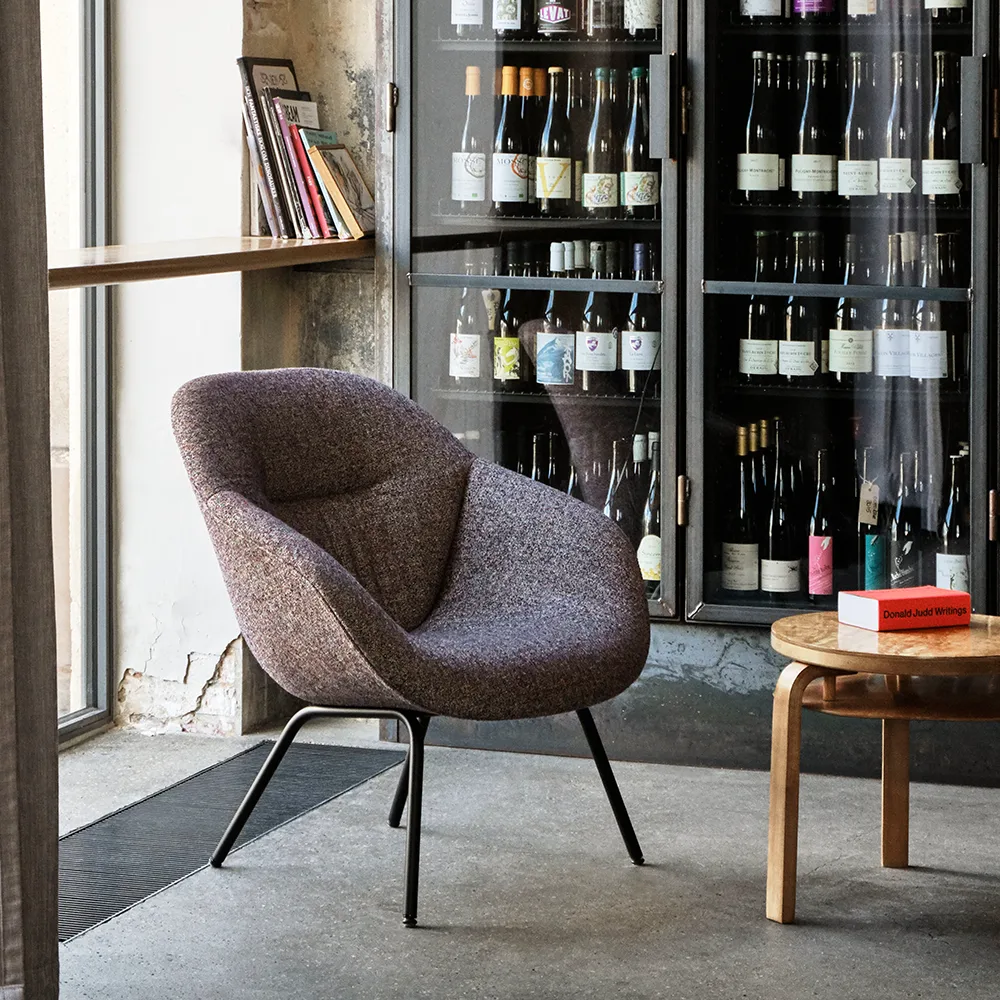 About a Lounge 87 Soft Sessel, Stoff Swarm multicolor, schwarzes Stahlgestell HAY